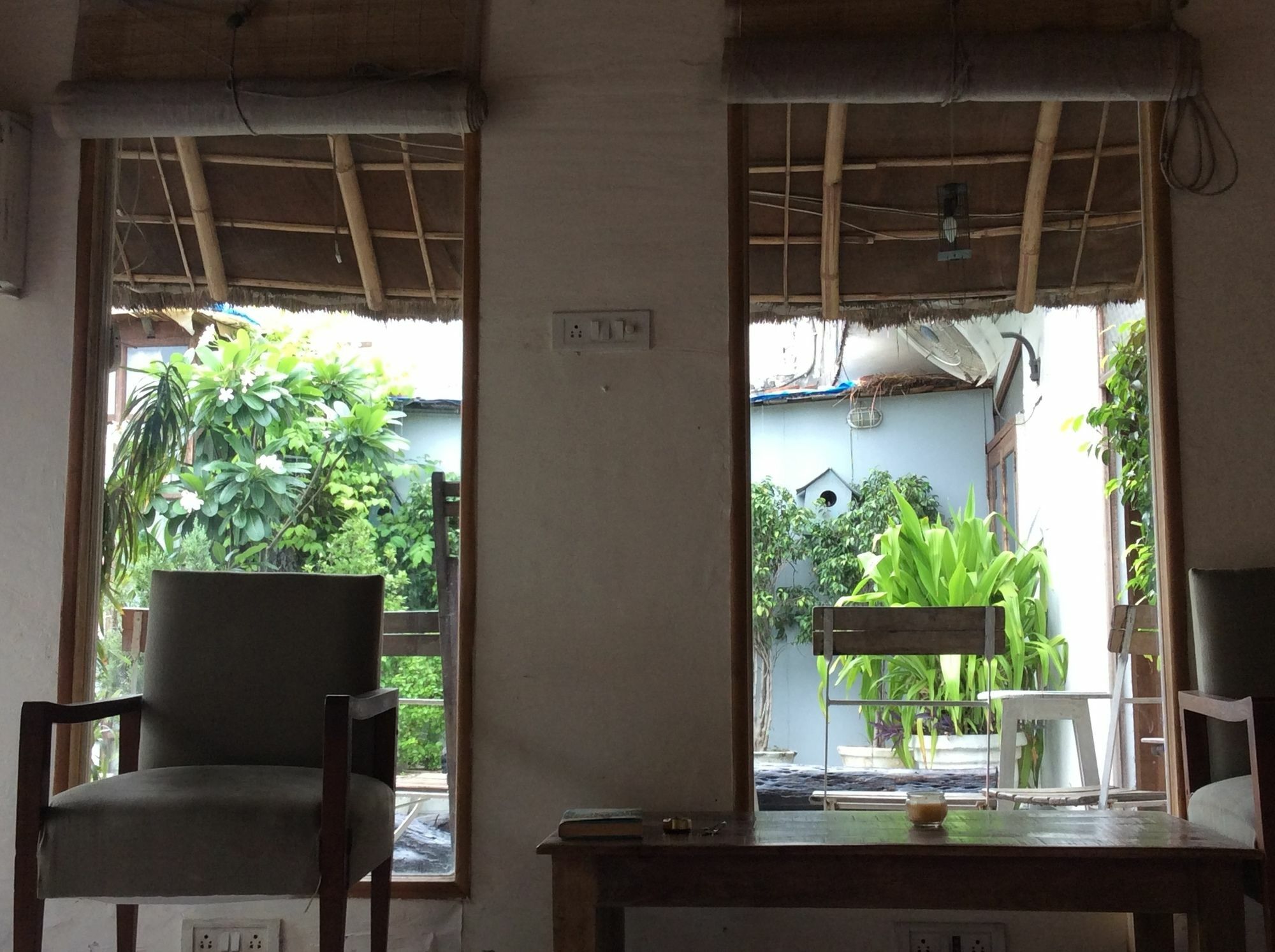 The Lazy Patio Homestay New Delhi Luaran gambar